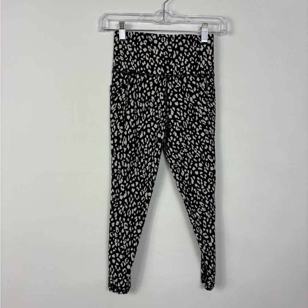 Athleta Salutation Stash Pocket II Printed 7/8 Tight Womens XXS Animal Print